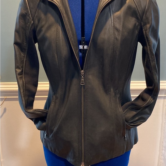 Danier Italian Leather Jacket - Picture 4 of 10